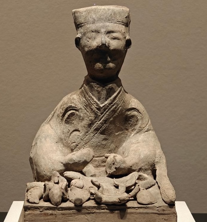Chef figurine making dumplings, Eastern Han Dynasty (25-220 AD)