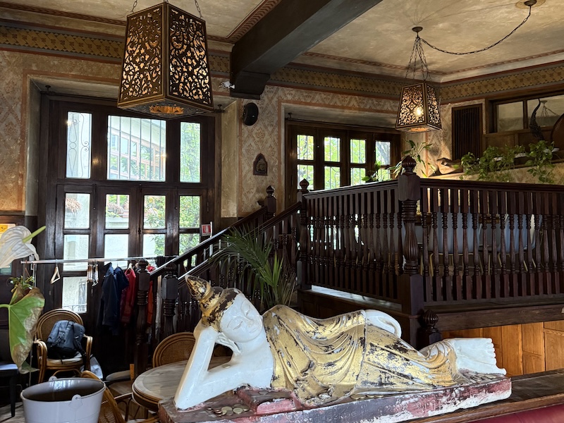 Bussarakham 米兰泰国餐厅 内部环境 地排座位