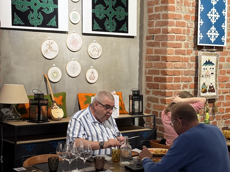 Dastorkon ristorante asia centrale uzbeko Milano manty interno