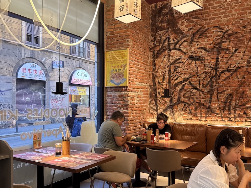 米兰中餐厅 Noodles King 内部环境 华人街平价美食