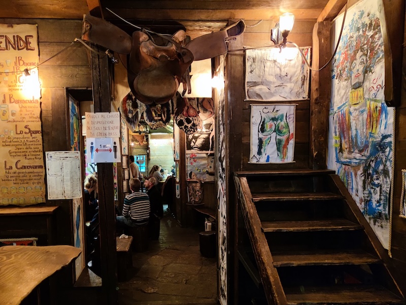 Saloon of The Artists chinatown milano pub