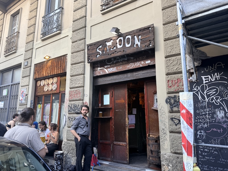 Saloon of The Artists chinatown milano pub