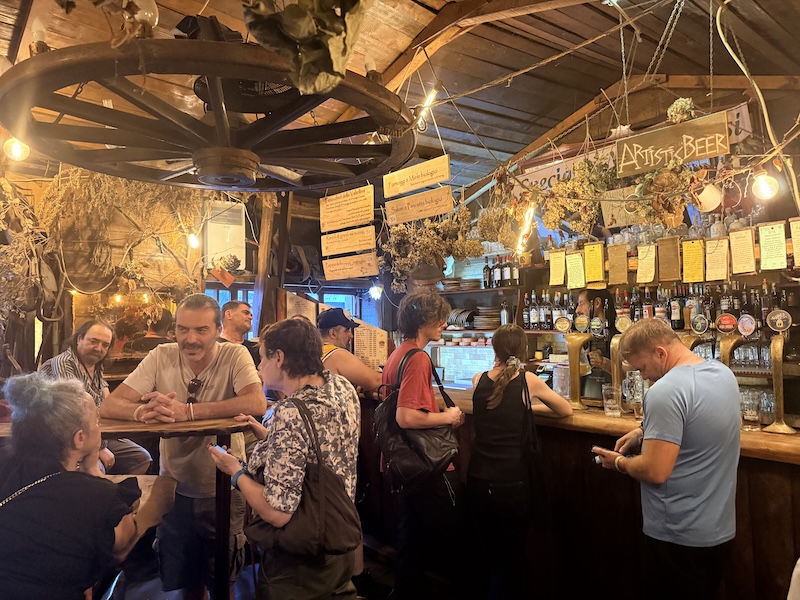 Saloon of The Artists chinatown milano pub