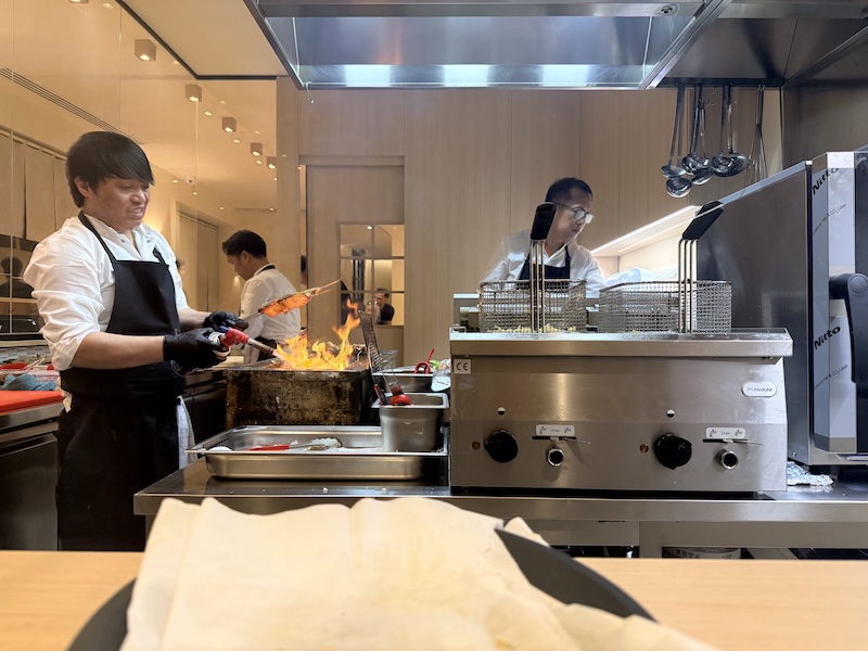 Yajiri Maison by Yumi cucina a vista robata wagyu milano