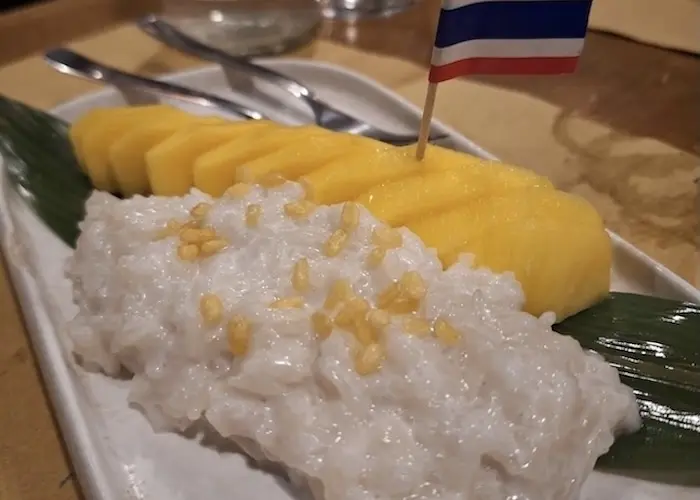 summer food asian resaurant mo thai mango sticky rice